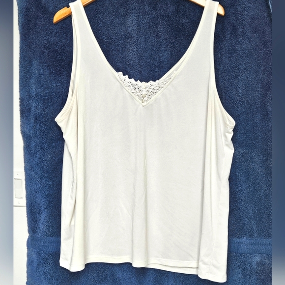 Sleeveless blouse - Picture 1 of 3